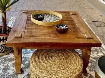 Mesa baja Varanasi 