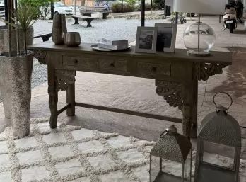 Consola Agra
