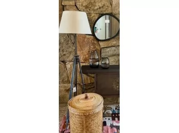 LAMPARA DE PIE Trípode 